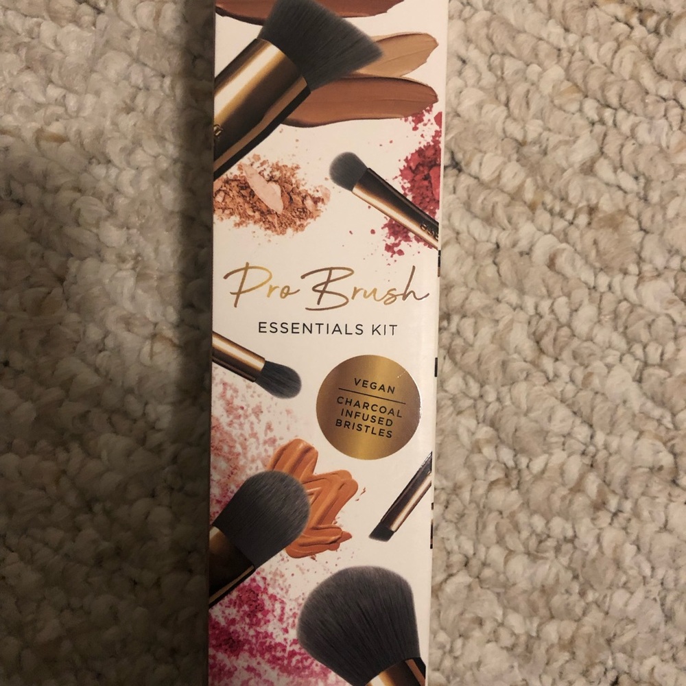 Makeup brushes